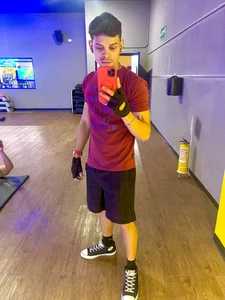 Friendsofeverything_ At Gym Billede 6