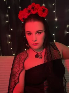 Token or treat 🎃😈 od OliviaTwens  8 snímek