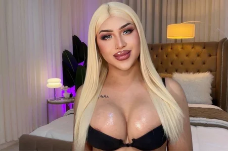 Your_Majesty_Tyra Your Queen Immagine  7