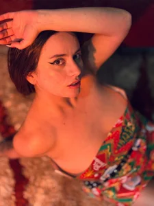 kassandra_james Have you opened your Christmas gift yet? Immagine  2