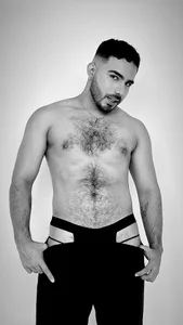 adamhairy B/W Pic