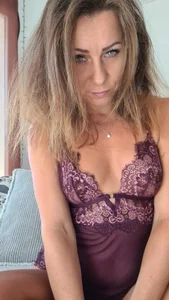 AngelaDesires Public Gambar 6