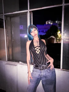 hisui_dollgirlA sweet woman wrapped in shadows图片 2