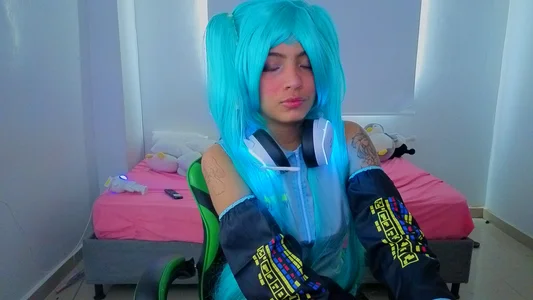 Lovelyamyy MORE MIKU PHOTOS Pic 2