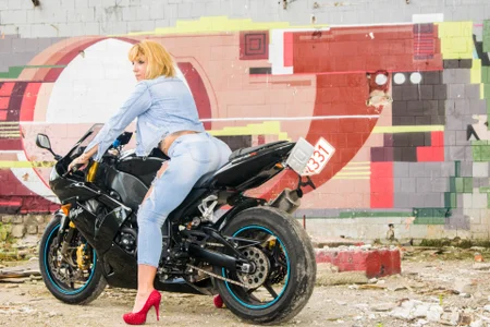 Public od AmandaDudley  5 snímek