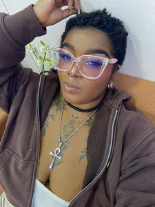 Anaa_Fuentess Sexy ebony with glasses, crosses your path🖤 Pic 5