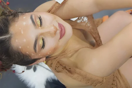 Gabriela-Parker_ Public  4টি ছবি