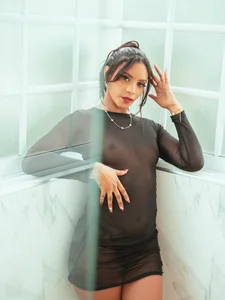 ZoeSmitth kullanıcısının Hot shower 💦 albümü -  fotoğraf