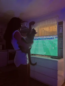 Kimi_ko_ Are you watching the game or looking at me? ⚽😉 Pic