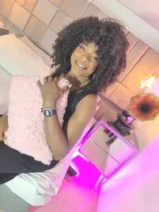 puca_ebony love my afro 💚🩷 Pic