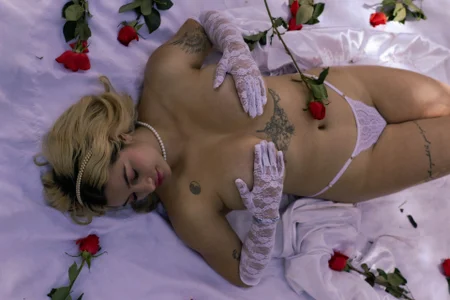 AtheneaRossiのRosasの 7枚の写真