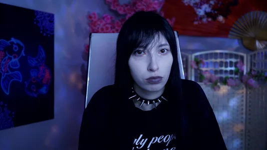 SeraphineSparda: emogirl ( 2 фото)