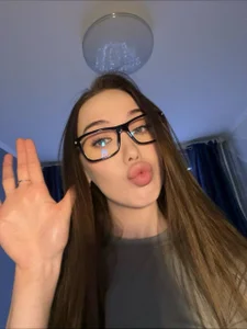AdahThomasson do glasses suit me? Pic 4