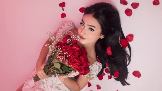 TokyoHaskel Romantic Between Roses 🌹❤️❤️ Foto