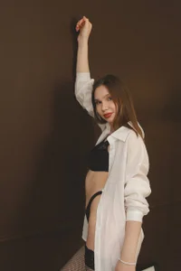 SlyFoxTales_ girl in black Immagine 