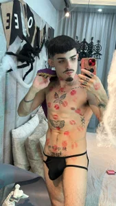 kiss all my body 💋 de NikoStone_  4 photos