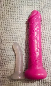 SMLove51 😯 Choisi se fameux Gode xxl de ma couleur préférée pour 60 jetons 🔞 Immagine 