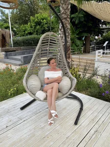 HollyGrier Public Pic 4