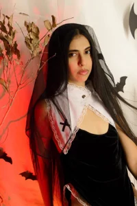 Zdjęcia anna_alvarez This nun will only sin for today:  5