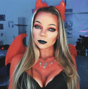 Gemma_Nye Public Pic 5