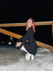 CassieFox_: Winter vibes ( 2 фото)