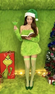M1kaylaRavenのGrinch Date - AIの 9枚の写真