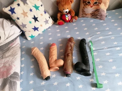 Big dildos :) od sexywildcat40  3 snímek