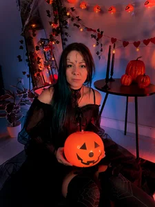 Eiva_noir kullanıcısının A little wicked, a lot of sweet 😈🎃 albümü -  5 fotoğraf
