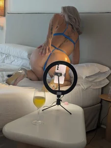 DeliciousDeeX Waiting out the storm ⛈️🌩 Pic 9