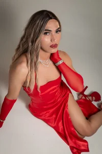 Zdjęcia Elodie_hot_ the most part glamorous of the queen 😘👑:  6