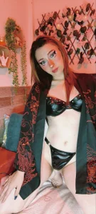 Amber_prada Gothic Dragon & Skull Tease Foto 4