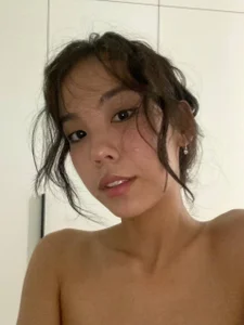 FreedaKulow playful look  3টি ছবি