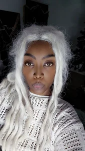 VenezuelaLuxeNoir Tiny steps Pic 3