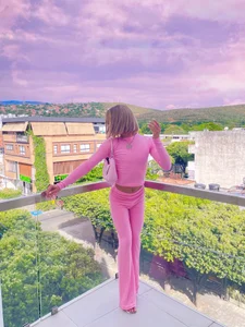 AmberCollens: My world is pink 🌸🎀 ( 2 фото)