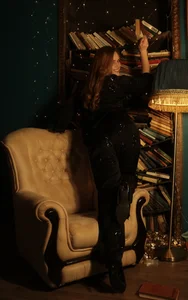 AnabeleBliss in the library টি ছবি