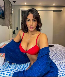 All that you need is here 🌹🫣 de Brownfitbabyy  2 Imagens