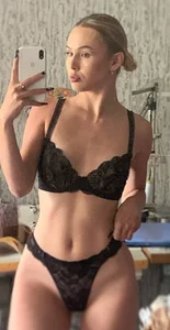 LizaUWUBrooks Me Pic 5