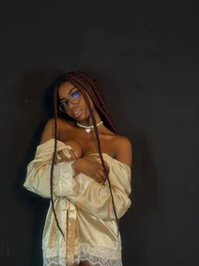 Raquel_jones Sensual golden 💛 Pic 3