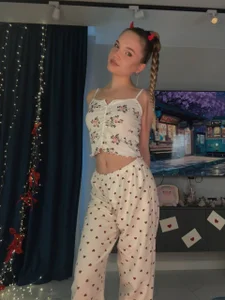 JulieLupo I wake up in the morning, go to wash my face and then bam! - there are horns on the head😝 Fotka 5