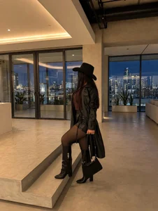 Missviolett_ You work like a slave just so I can spend it on whatever I want. 🐷 slika