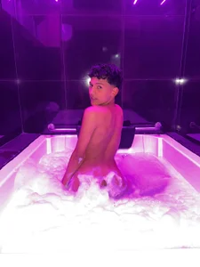 SammyMillers 💋 Hot water, soft skin, and naughty thoughts. Pic 4