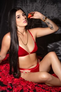 CarolinaFerrer Happy Valentine's Day ❤️🍓 Pic 3