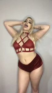 Miaaasturbate Public Pic 3