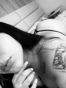 Emmamiller3 delicious tits Foto 2