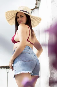 leon-katherine Public  3টি ছবি