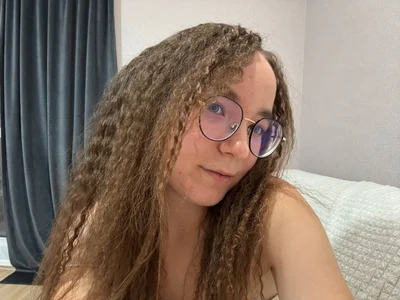 GraceBrawnの· .˚ ༘ Curly hair 🦋⋆｡˚の 4枚の写真