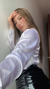 LexiCutie do you like my outfit? ❤️🍒 Bilde 2