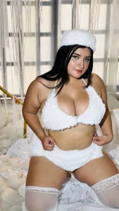 SofiaRousel in the snow❄️ Pic