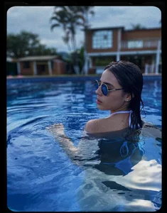 AbyThompson Pool day Bilde 6