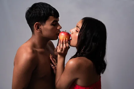NatyAndCriss Forbidden fruit. 🍑 Pic 3